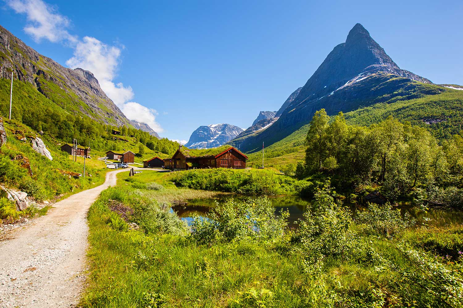 innerdalen-valley-beautiful-hiking-destination-nor-small.jpg